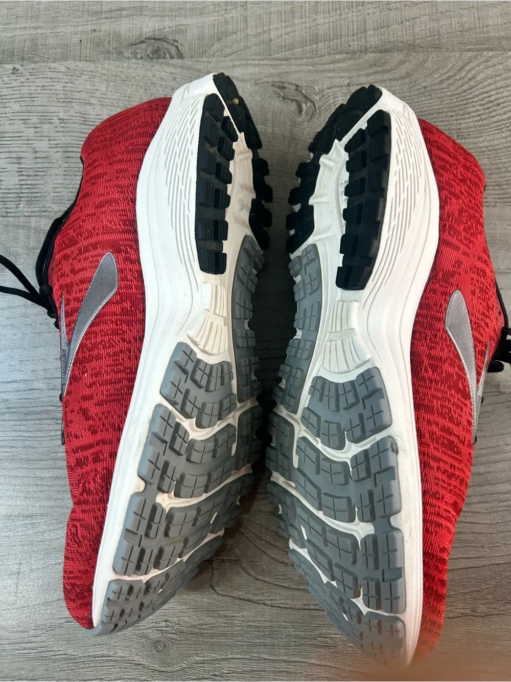 Brooks Signal Men’s Size 12 Red Running Shoes with Black Laces Sneakers Medium D